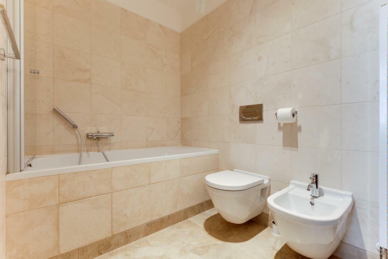 Hálkova 5 * Praha